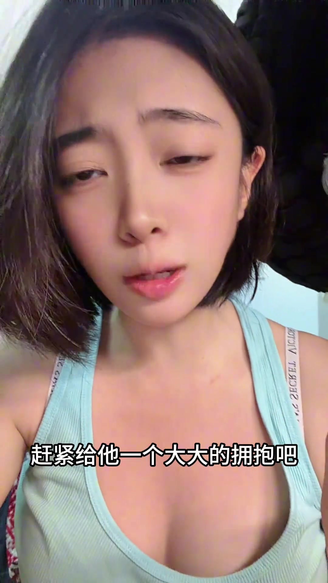 足球妹子在线劝告：对热刺球迷男友好点，他们最近太可怜了⚽